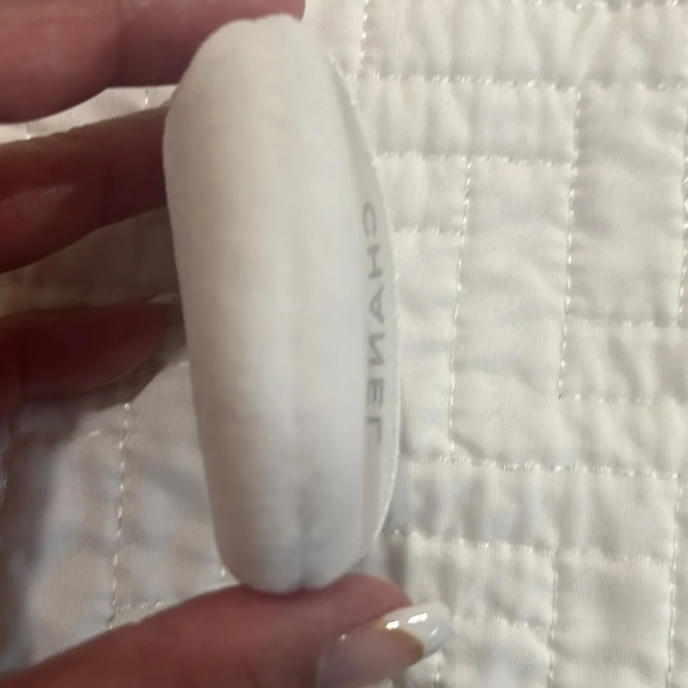 CHANEL :: COSMETIC PUFF
